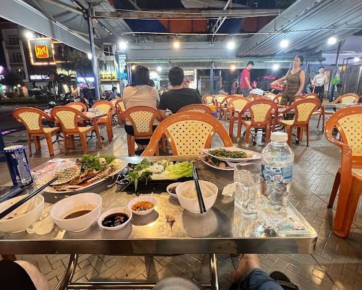 Quán Ốc Nguyên Phan Xích Long