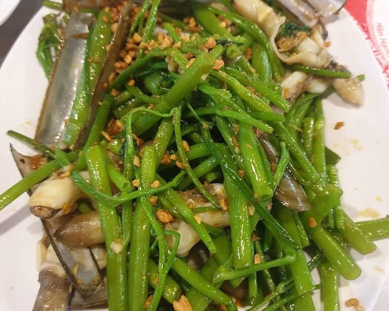 Quán Ốc Nguyên Phan Xích Long