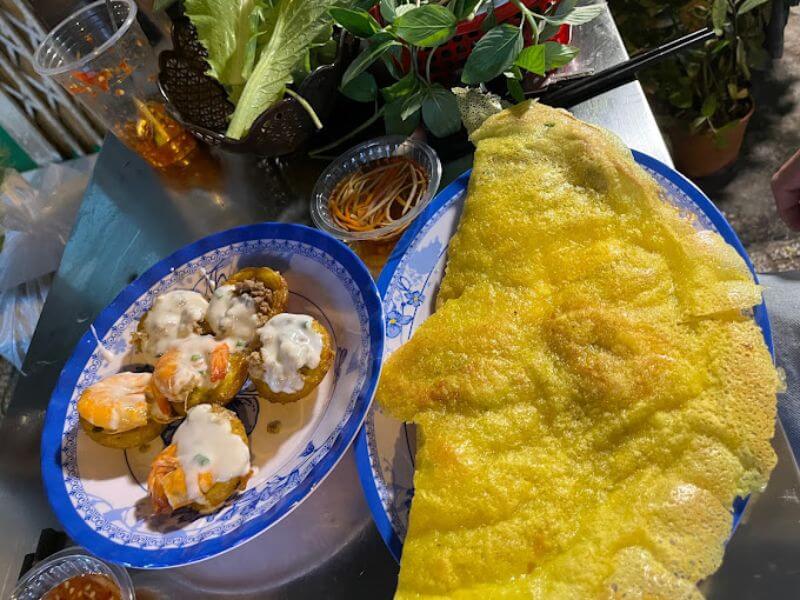 Quán bánh xèo khu chợ Phùng Hưng