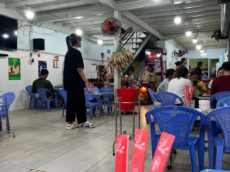 Lẩu Gà Lá Quế Thu Trinh