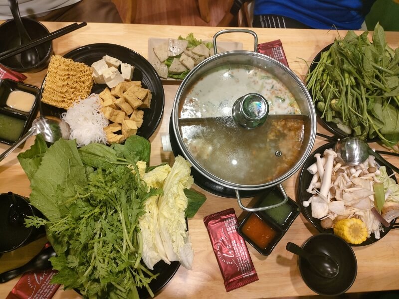 Lạc buffet lẩu rau nấm