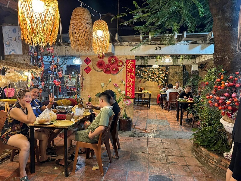 Lẩu chay Nhà Gỗ