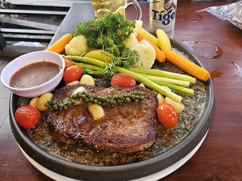 Dê cua 245 Chi Nhánh Hoàng Sa