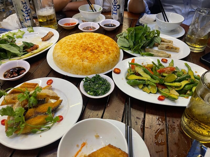 Nhà hàng Bên Sông