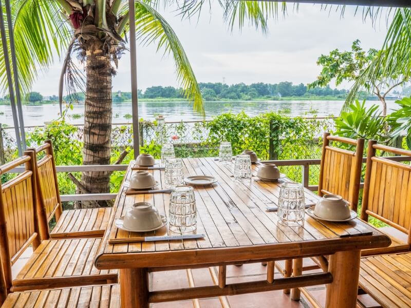 Quán Chị Dậu Ven Sông