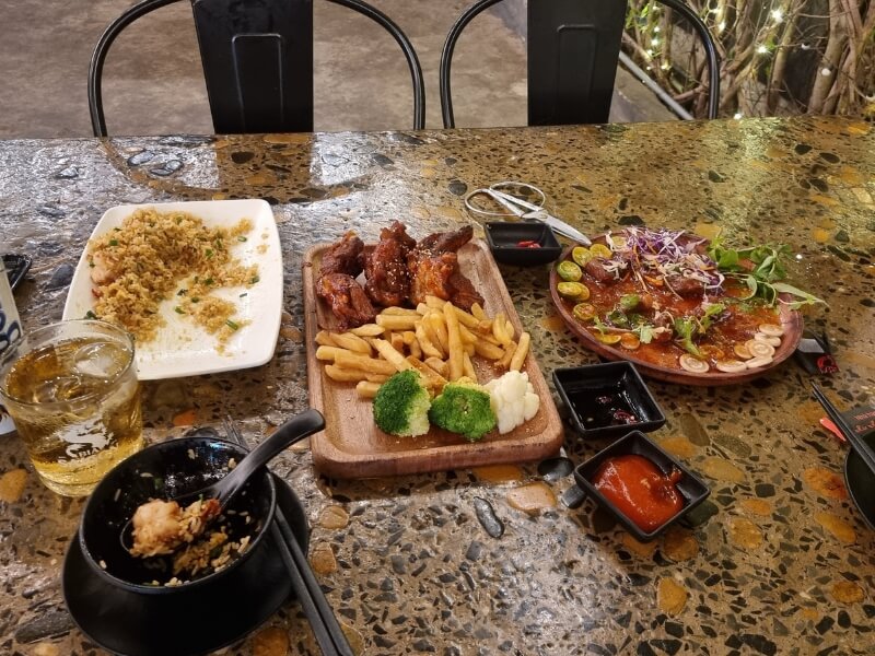 Bò leo Thang bờ sông Bình Lợi