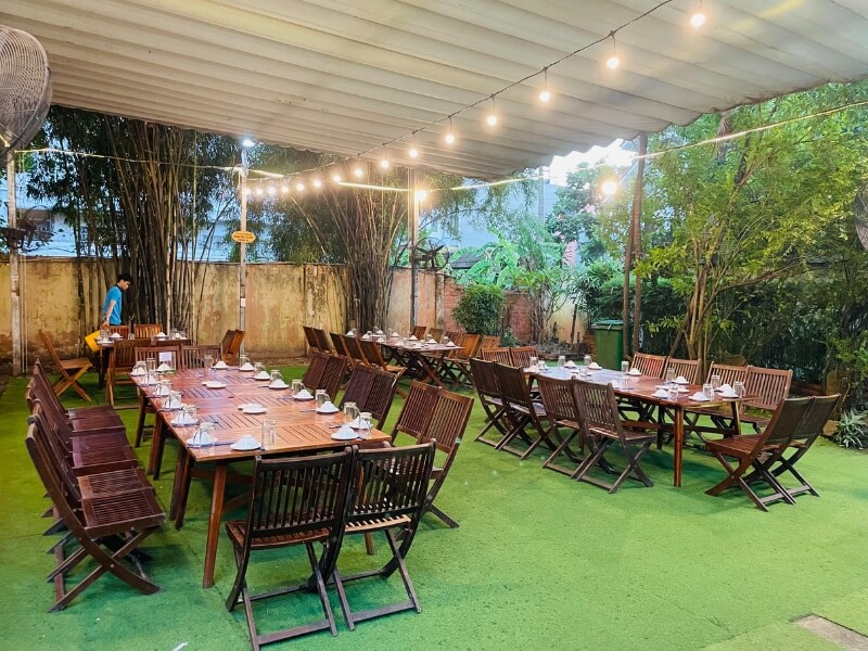 Nhà hàng Bên Sông