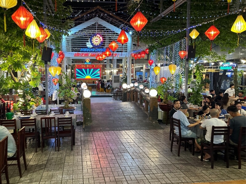 Quán Những Người Bạn