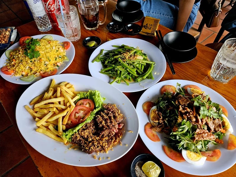 Ẩm thực sân vườn Mái Lá Quận 7