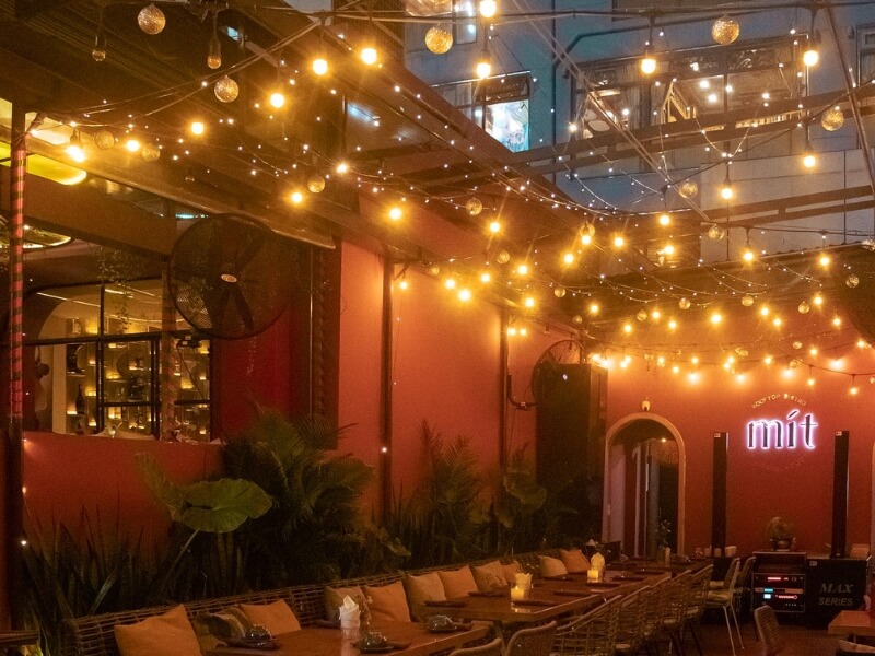 Mít Rooftop Bistro