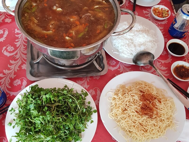 Ẩm thực sân vườn Sông Thương