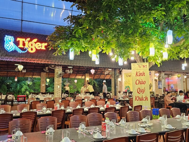 Nhà Hàng Sân Vườn Tư Trì