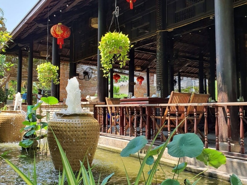 Nhà hàng Bên Sông