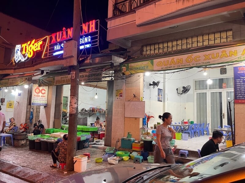 Quán ốc Xuân Anh