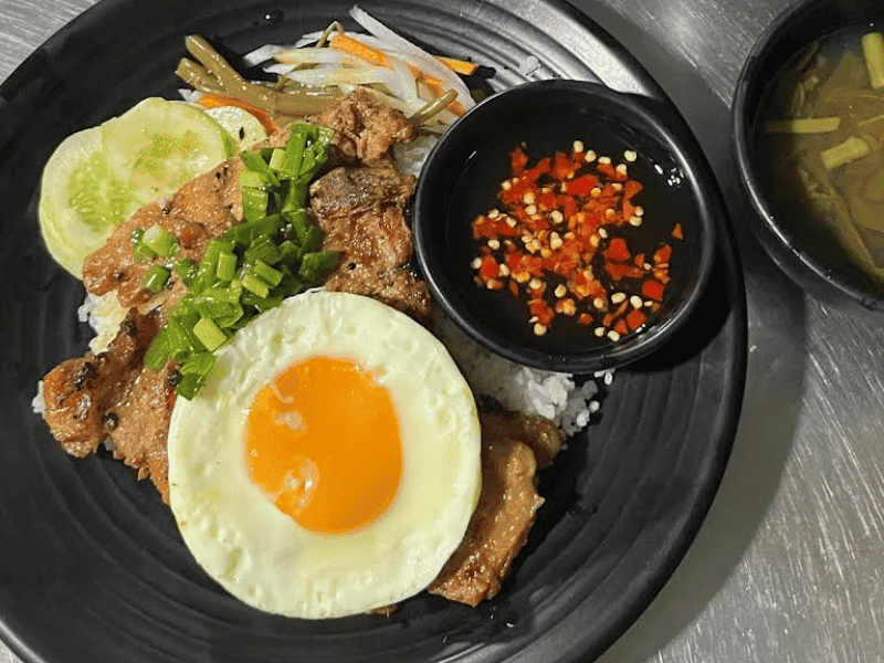 Cơm Tấm Quỳnh - Cơm Tấm Cây Xăng