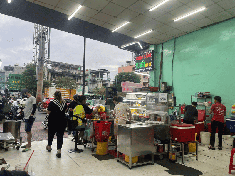 Cơm Tấm Tuyết Cây Gõ