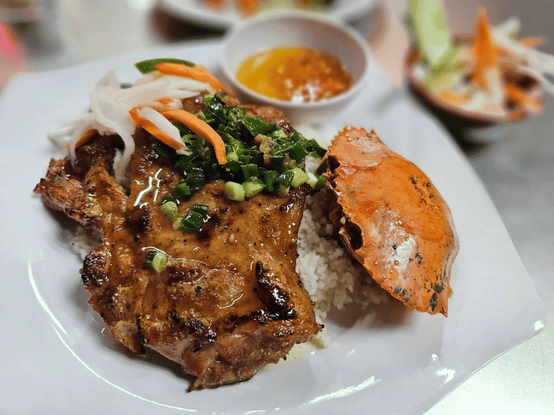 Cơm Tấm Tuyết Cây Gõ