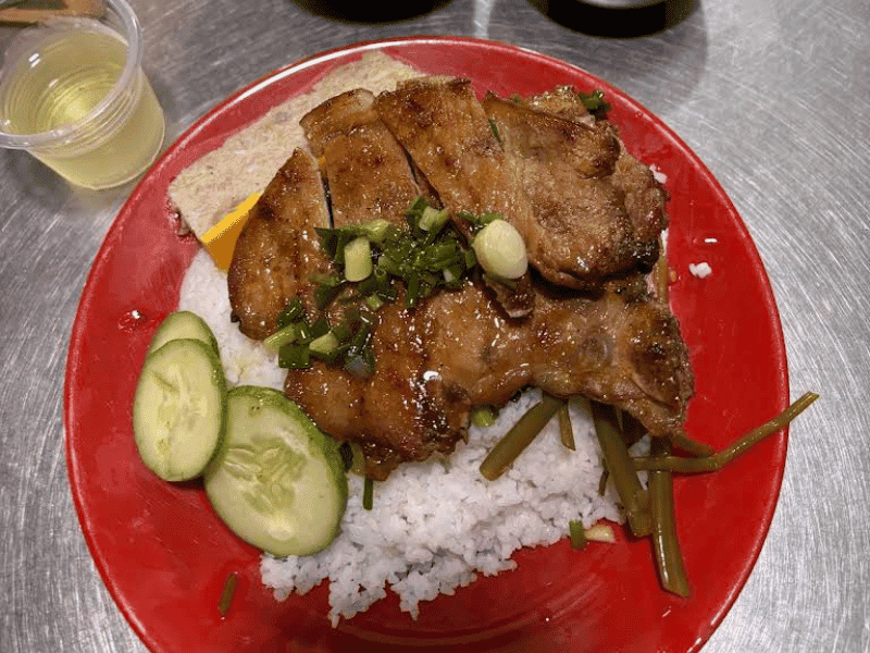 Cơm Sườn Đêm Minh Mèo